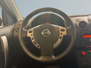 Nissan Qashqai 2.0 Motorvärmare Extraljus Dragkrok S&V-däck Bluetooth – bild 9