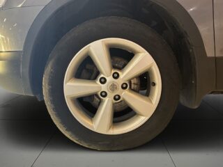 Nissan Qashqai 2.0 Motorvärmare Extraljus Dragkrok S&V-däck Bluetooth – bild 14