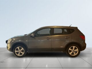Nissan Qashqai 2.0 Motorvärmare Extraljus Dragkrok S&V-däck Bluetooth – bild 4