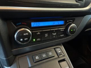 Toyota Auris Hybrid e-CVT Edition 50 S&V/Kamera/Bluetooth/M/Kvärmare – bild 22