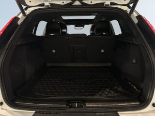 Volvo XC40 D4 AWD R-Design Drag Dvärm 360° H/K Skinn GPS Pano SoV – bild 12