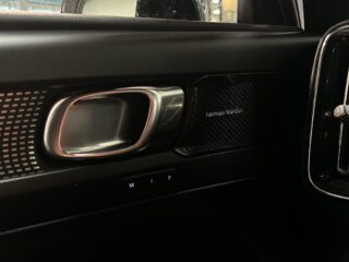 Volvo XC40 D4 AWD R-Design Drag Dvärm 360° H/K Skinn GPS Pano SoV – bild 23