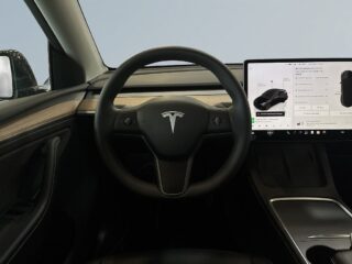 Tesla Model Y Long Range AWD Long Range S&V/Backkamera/Pano/Värmepump – bild 9