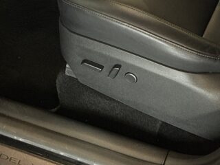 Tesla Model Y Long Range AWD Long Range S&V/Backkamera/Pano/Värmepump – bild 19