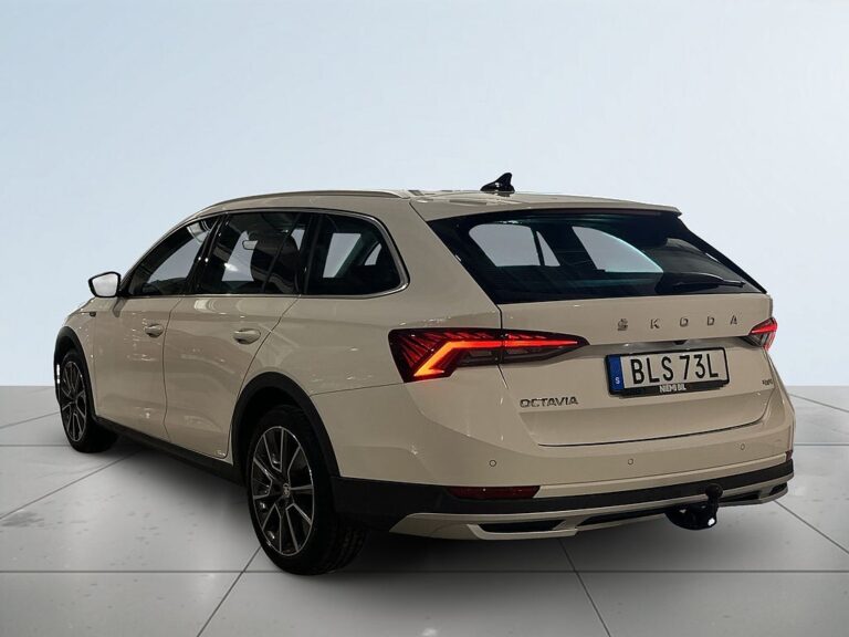 Skoda Octavia Scout 2.0 4x4 Drag Dvärm Kamera CarPlay Rattvärme SoV MOMS