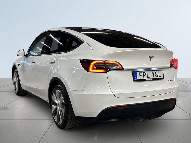 Tesla Model Y Long RangeAWD MOMS/Drag/360°/förkond/skinn/Pano/S&Vdäck