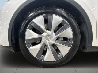 Tesla Model Y Long RangeAWD MOMS/Drag/360°/förkond/skinn/Pano/S&Vdäck – bild 14