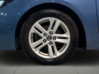 Toyota Corolla Hybrid e-CVT Active Webasto Pvärm Kamera Rattvärme SoV – bild 14