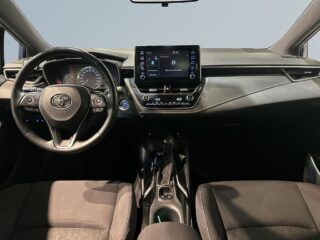 Toyota Corolla Hybrid e-CVT Active Webasto Pvärm Kamera Rattvärme SoV – bild 8