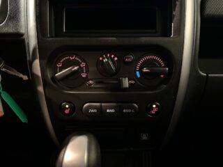 Suzuki Jimny 1.3 DOHC 16V 4WD 84Hk Automat Mvärm S/V-hjul – bild 15