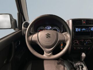 Suzuki Jimny 1.3 DOHC 16V 4WD 84Hk Automat Mvärm S/V-hjul – bild 9
