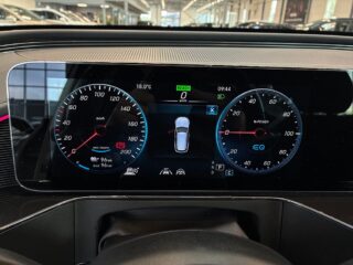 Mercedes-Benz EQC 400 4MATIC S&V-Hjul/Drag/Pvärm/Backkamera/Adfart/MOMS – bild 16
