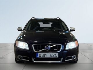 Volvo V70 D4 AWD R-Design Dynamic Edition Drag Värmare Pano S&V – bild 2