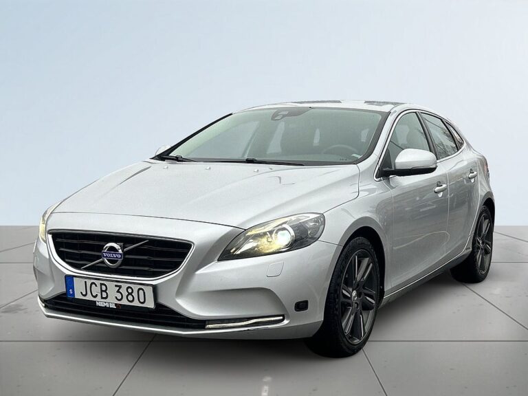 Volvo V40 D4 Momentum KamremBytt/Dragkrok/Psens/SoV-Däck/MoK-Värm
