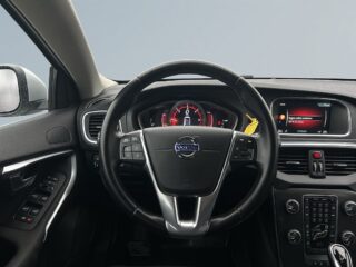 Volvo V40 D4 Momentum KamremBytt/Dragkrok/Psens/SoV-Däck/MoK-Värm – bild 9
