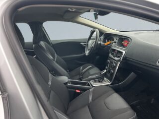 Volvo V40 D4 Momentum KamremBytt/Dragkrok/Psens/SoV-Däck/MoK-Värm – bild 10