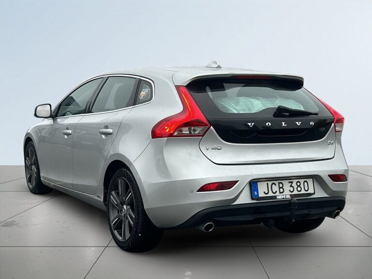 Volvo V40 D4 Momentum KamremBytt/Dragkrok/Psens/SoV-Däck/MoK-Värm