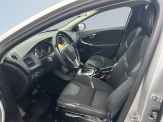 Volvo V40 D4 Momentum KamremBytt/Dragkrok/Psens/SoV-Däck/MoK-Värm – bild 7