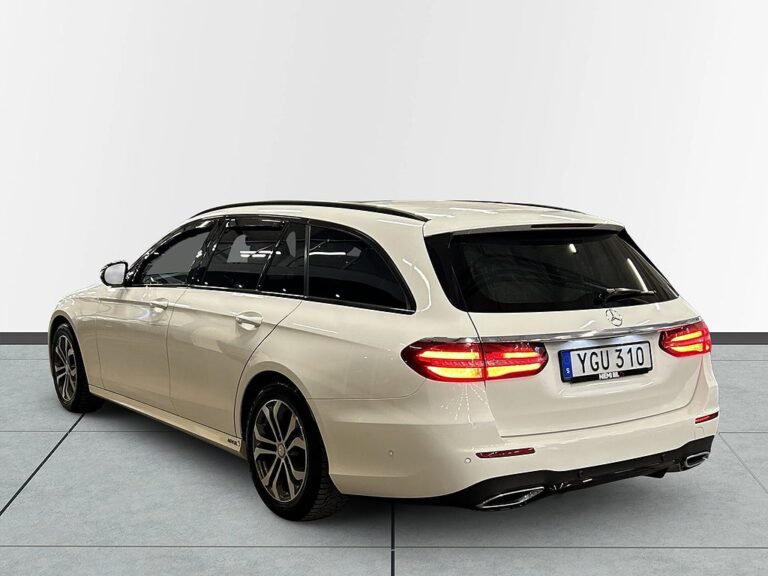 Mercedes-Benz E220 220 T 194hk AMG Sport S&V-hjul/Pano/Drag/Dvärm