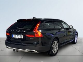 Volvo V90 Cross Country D4 AWD Pro Drag Pvärm Mvärm GPS Kamera GPS SoV – bild 6