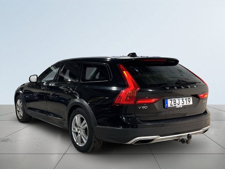 Volvo V90 Cross Country D4 AWD Pro Drag Pvärm Mvärm GPS Kamera GPS SoV