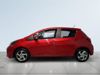 Toyota Yaris Hybrid e-CVT Active Mvärm Kamera Farthållare S/V-hjul – bild 4
