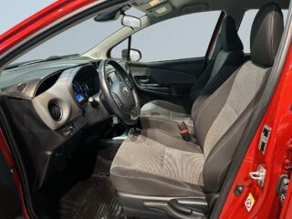 Toyota Yaris Hybrid e-CVT Active Mvärm Kamera Farthållare S/V-hjul – bild 7