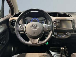 Toyota Yaris Hybrid e-CVT Active Mvärm Kamera Farthållare S/V-hjul – bild 9