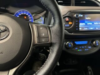 Toyota Yaris Hybrid e-CVT Active Mvärm Kamera Farthållare S/V-hjul – bild 20