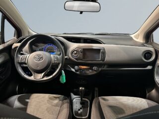 Toyota Yaris Hybrid e-CVT Active Mvärm Kamera Farthållare S/V-hjul – bild 8