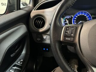 Toyota Yaris Hybrid e-CVT Active Mvärm Kamera Farthållare S/V-hjul – bild 21