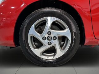 Toyota Yaris Hybrid e-CVT Active Mvärm Kamera Farthållare S/V-hjul – bild 14