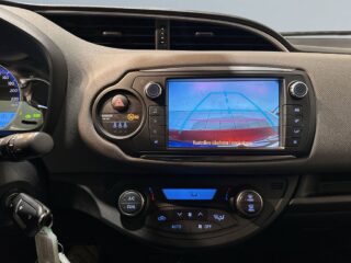 Toyota Yaris Hybrid e-CVT Active Mvärm Kamera Farthållare S/V-hjul – bild 11