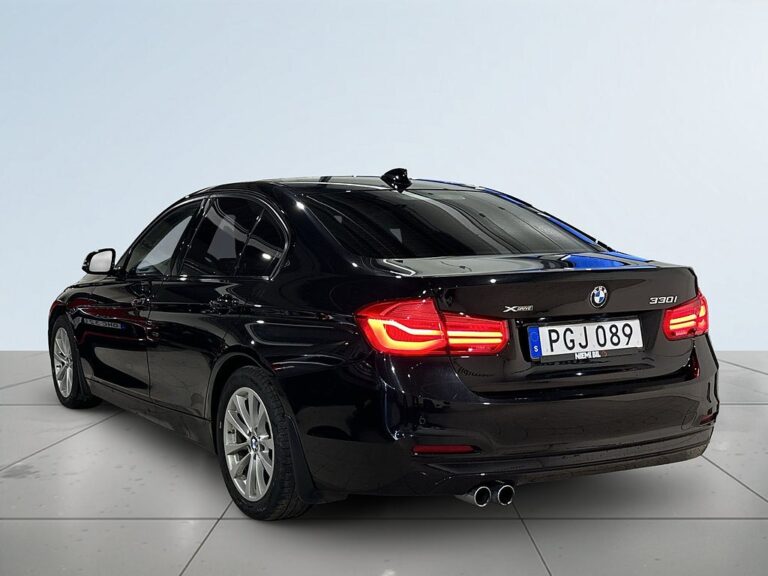 BMW 330i xDrive Sedan Rattvärme Kamkedja Kamera Psens S/V-hjul