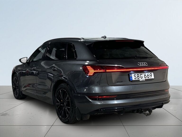 Audi e-tron 55 quattro S line Drag Pvärm 360° B&O Pano SoV MOMS