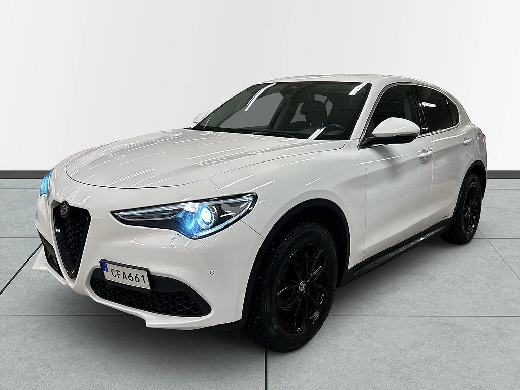 Alfa Romeo Stelvio 2.0 Turbo 16V Q4 Super SoV/Drag/MoK/Kamera/Skinn/Navi