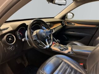 Alfa Romeo Stelvio 2.0 Turbo 16V Q4 Super SoV/Drag/MoK/Kamera/Skinn/Navi – bild 7