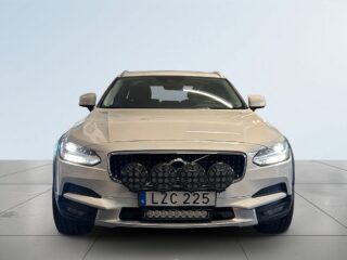 Volvo V90 Cross Country D5 AWD Aut Momentum Kamera/Dvärm/SoV/Extraljus/MoK – bild 2