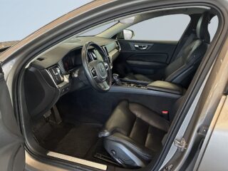 Volvo V60 Cross Country D4 AWD Momentum S&V-hjul/Kamera/Carplay/Skinn/Dvärm – bild 7