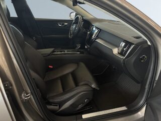 Volvo V60 Cross Country D4 AWD Momentum S&V-hjul/Kamera/Carplay/Skinn/Dvärm – bild 10
