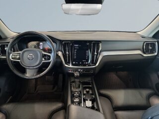 Volvo V60 Cross Country D4 AWD Momentum S&V-hjul/Kamera/Carplay/Skinn/Dvärm – bild 8