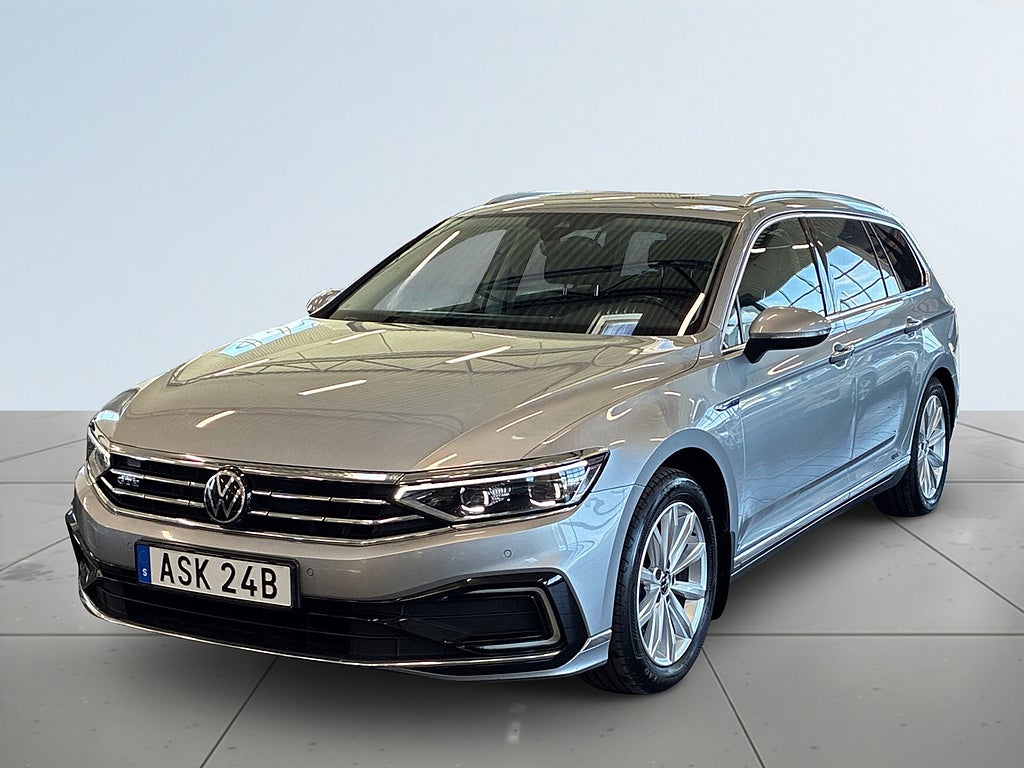 Volkswagen Passat Sportscombi GTE 1.4 TSIACTOPF GTE S&V/Drag/Pvärm/Adfart