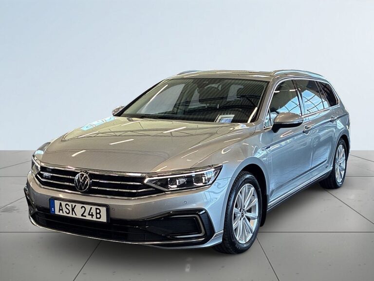 Volkswagen Passat Sportscombi GTE 1.4 TSIACTOPF GTE S&V/Drag/Pvärm/Adfart