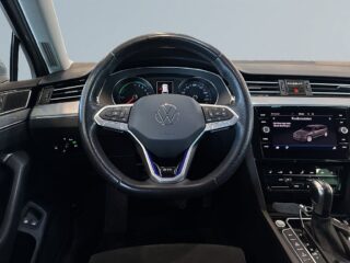 Volkswagen Passat Sportscombi GTE 1.4 TSIACTOPF GTE S&V/Drag/Pvärm/Adfart – bild 9