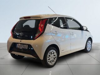 Toyota Aygo 5-dörrar 1.0 Motorvärmare Backkamera Kamkedja S&V-däck – bild 6