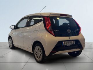 Toyota Aygo 5-dörrar 1.0 Motorvärmare Backkamera Kamkedja S&V-däck – bild 5