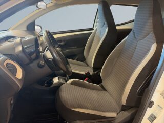 Toyota Aygo 5-dörrar 1.0 Motorvärmare Backkamera Kamkedja S&V-däck – bild 7