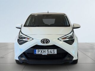 Toyota Aygo 5-dörrar 1.0 Motorvärmare Backkamera Kamkedja S&V-däck – bild 2