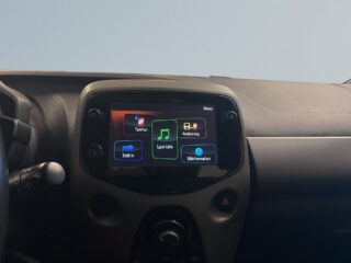 Toyota Aygo 5-dörrar 1.0 Motorvärmare Backkamera Kamkedja S&V-däck – bild 15