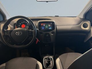 Toyota Aygo 5-dörrar 1.0 Motorvärmare Backkamera Kamkedja S&V-däck – bild 8